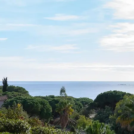 Au Calme, Dans Les Pins, Avec Vue Et Piscine Apartment